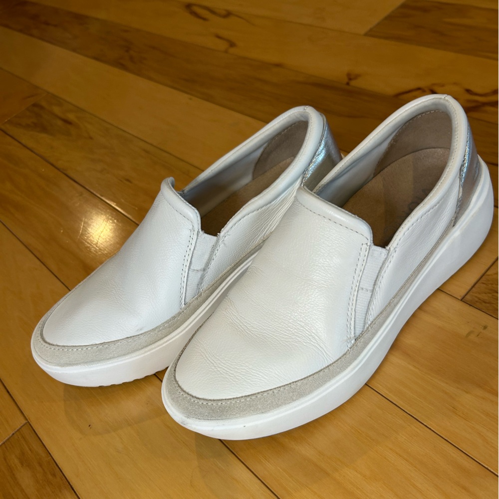 Vionic Women's Kearny White and Silver Slip-On Platform Sneakers Shoes - Picture 4 of 14